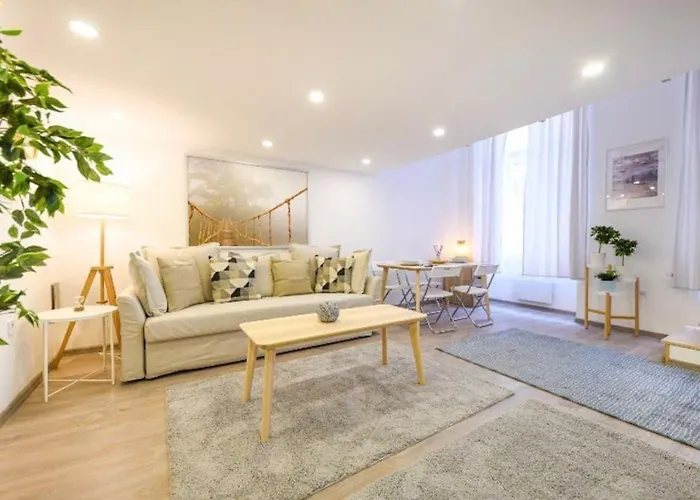 2 Bedroom Flat In Nyar Str., Boutique *