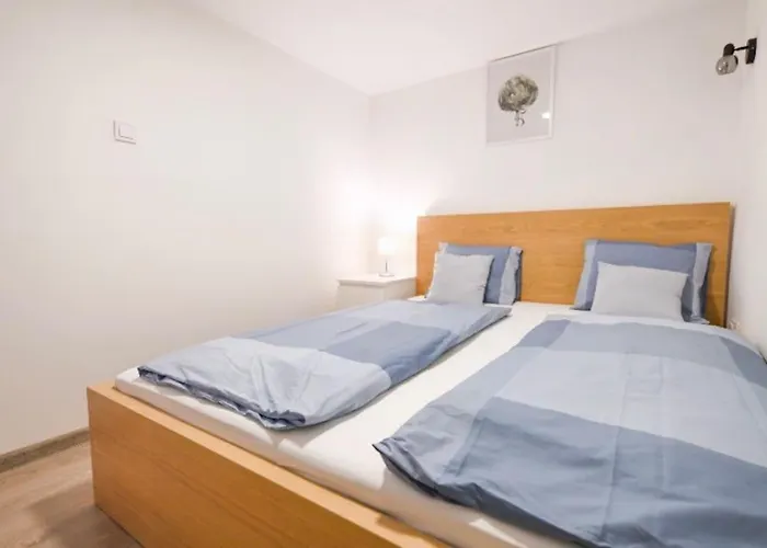 2 Bedroom Flat In Nyar Str., Boutique