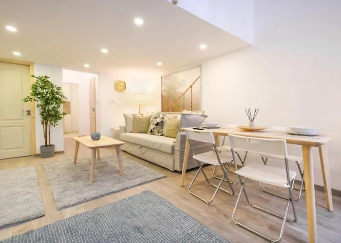 2 Bedroom Flat In Nyar Str., Boutique Apartament Budapesta