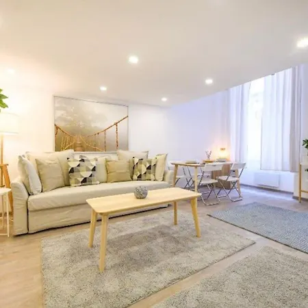 2 Bedroom Flat In Nyar Str., Boutique *